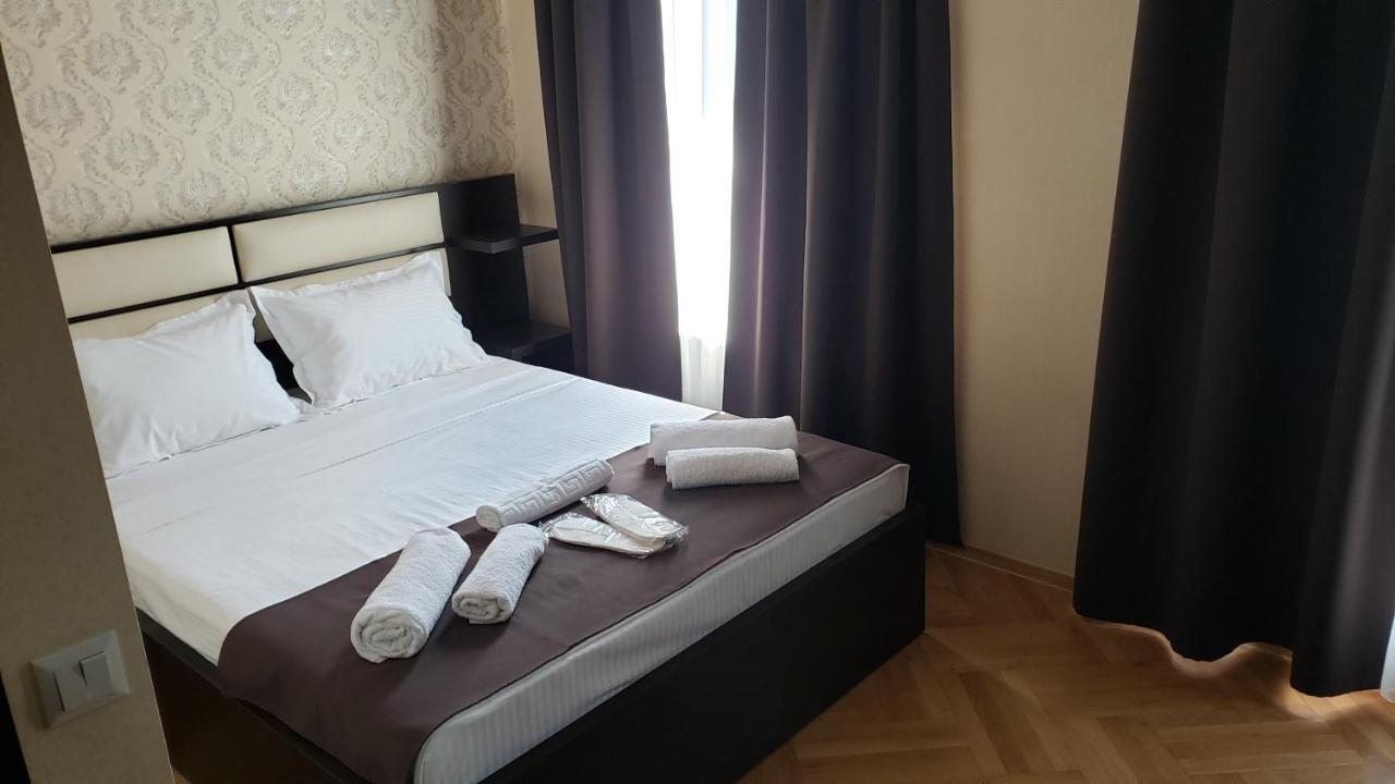 Family Guest House Tbilisi Buitenkant foto