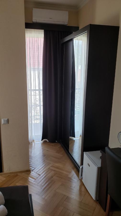 Family Guest House Tbilisi Buitenkant foto