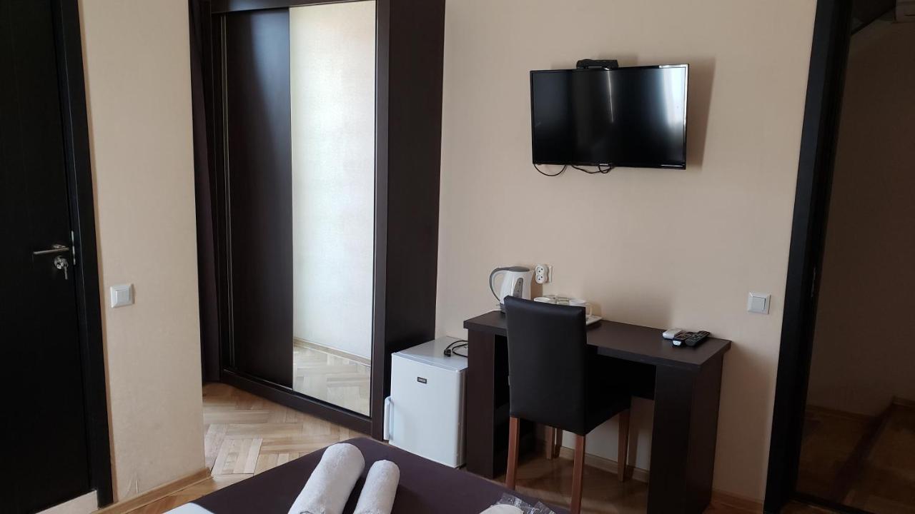 Family Guest House Tbilisi Buitenkant foto