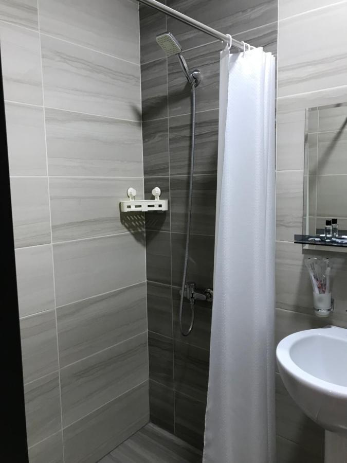 Family Guest House Tbilisi Buitenkant foto