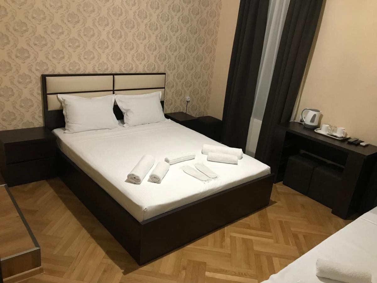 Family Guest House Tbilisi Buitenkant foto