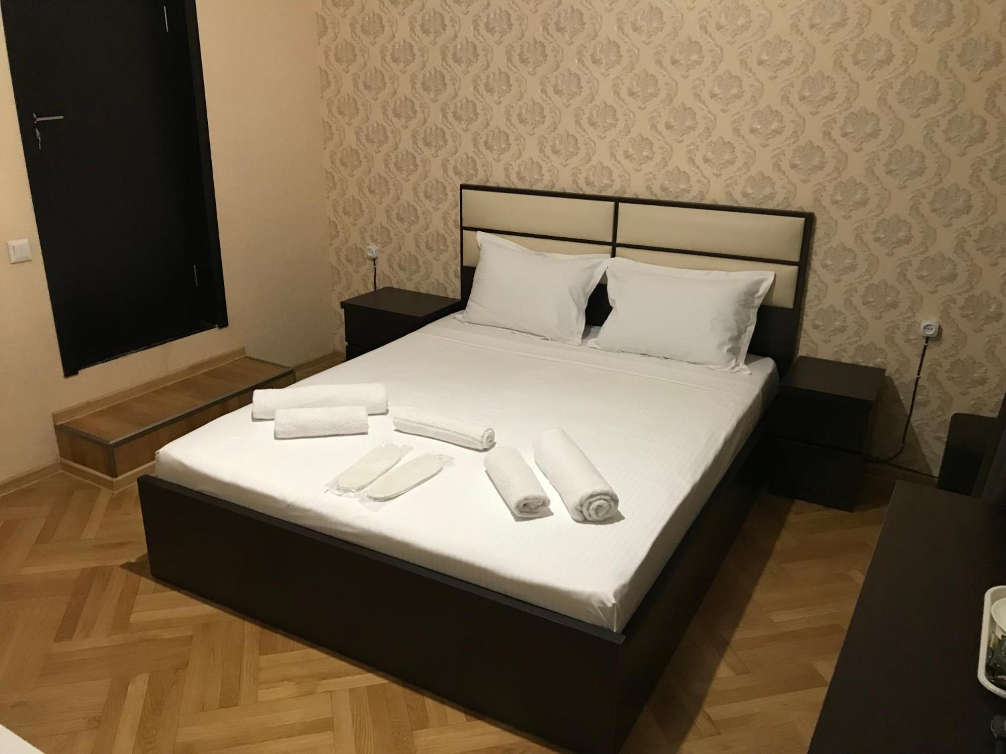 Family Guest House Tbilisi Buitenkant foto