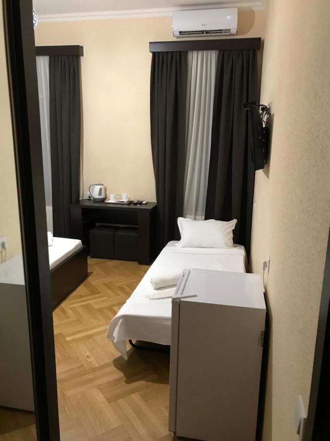 Family Guest House Tbilisi Buitenkant foto