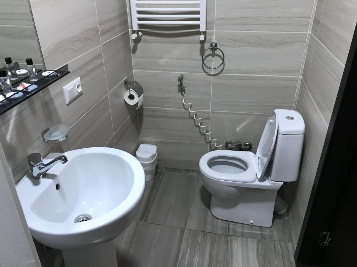 Family Guest House Tbilisi Buitenkant foto