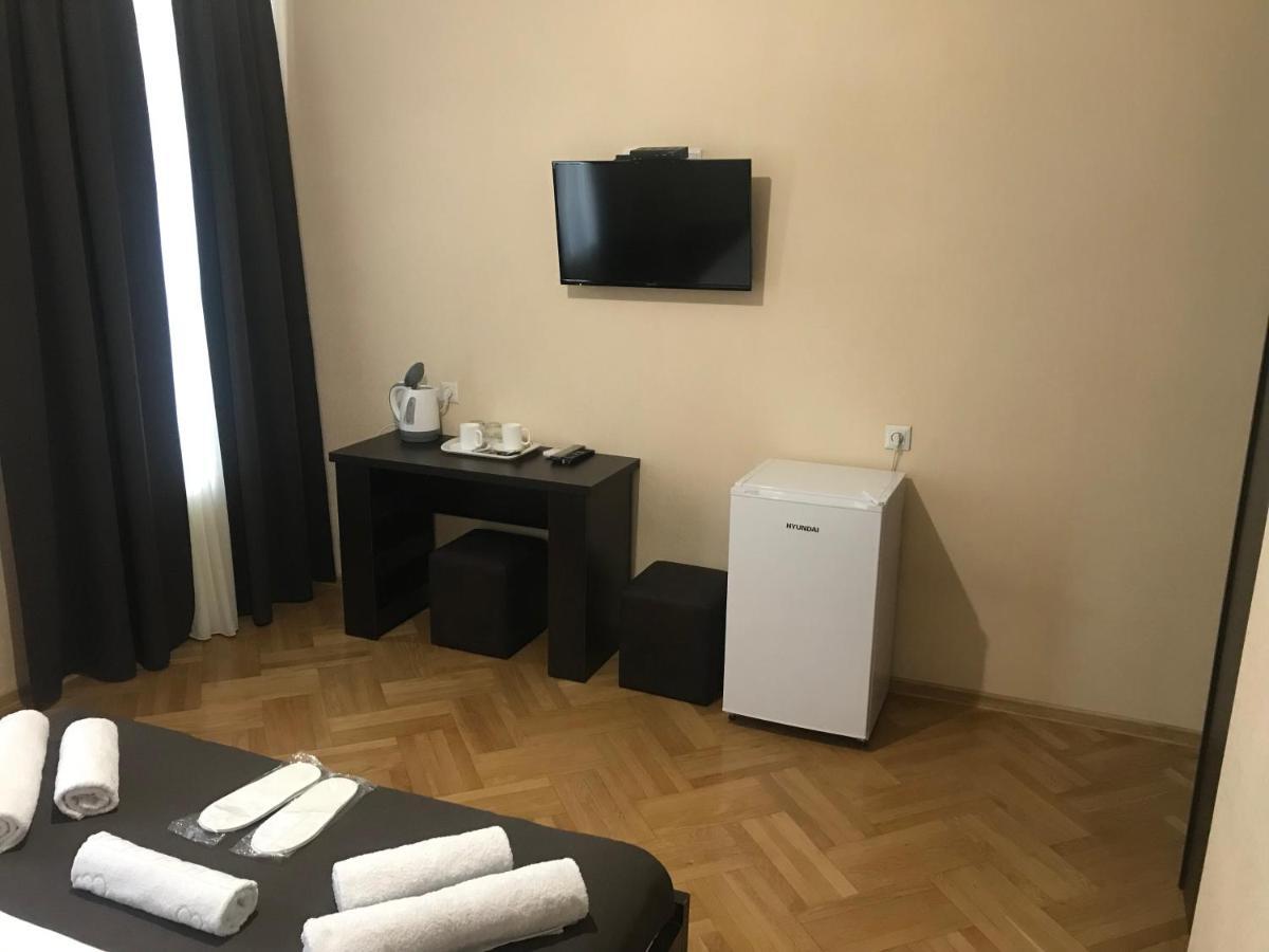 Family Guest House Tbilisi Buitenkant foto
