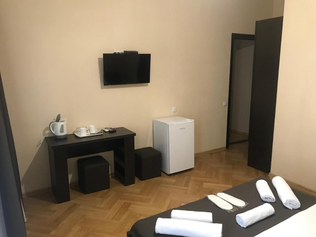 Family Guest House Tbilisi Buitenkant foto