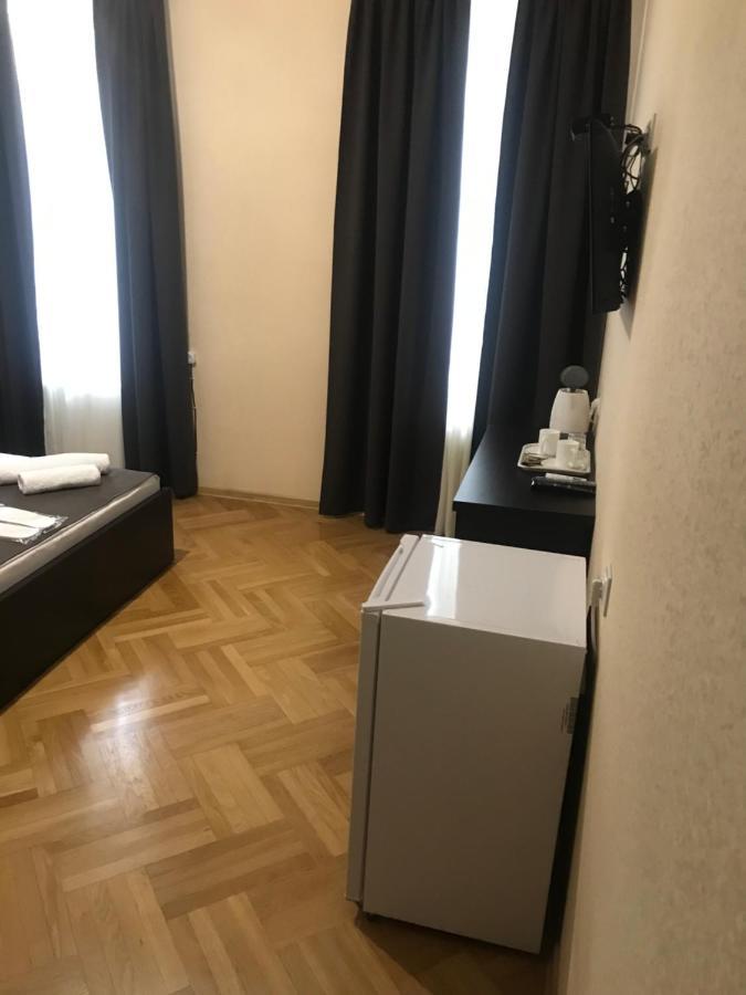 Family Guest House Tbilisi Buitenkant foto