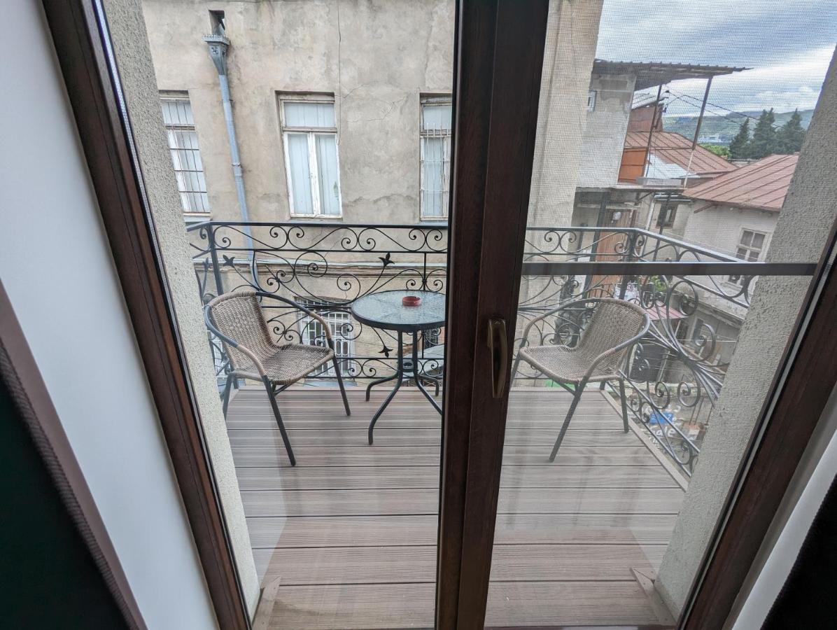 Family Guest House Tbilisi Buitenkant foto