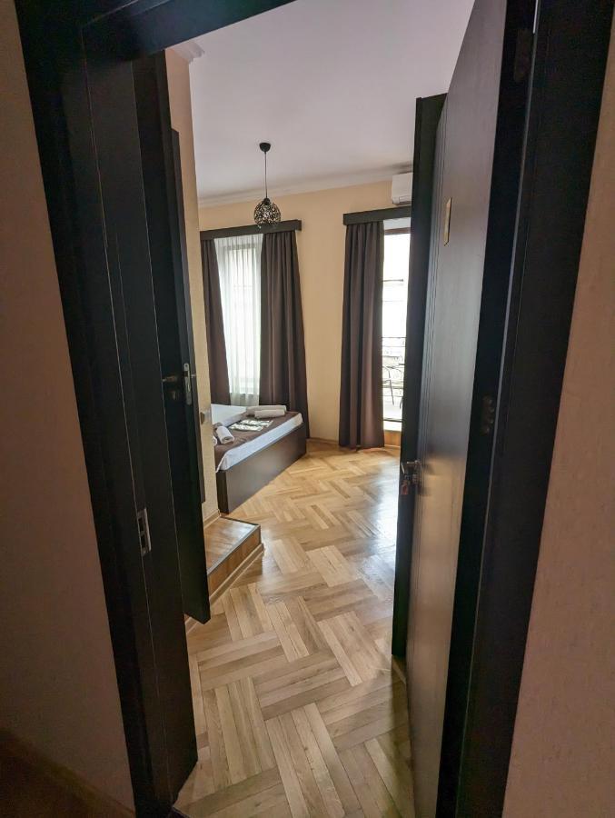 Family Guest House Tbilisi Buitenkant foto